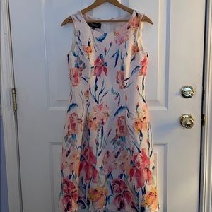 ✨EUC Black Label by Evan-Picone Floral Dress Sz 4